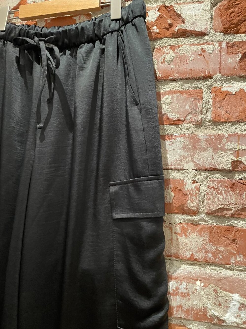 GAP Black Flowy Cargo pant in Sateen - Picture 5 of 6